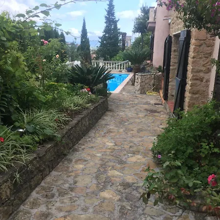 Bastide Provencal * Теуль-сюр-Мер